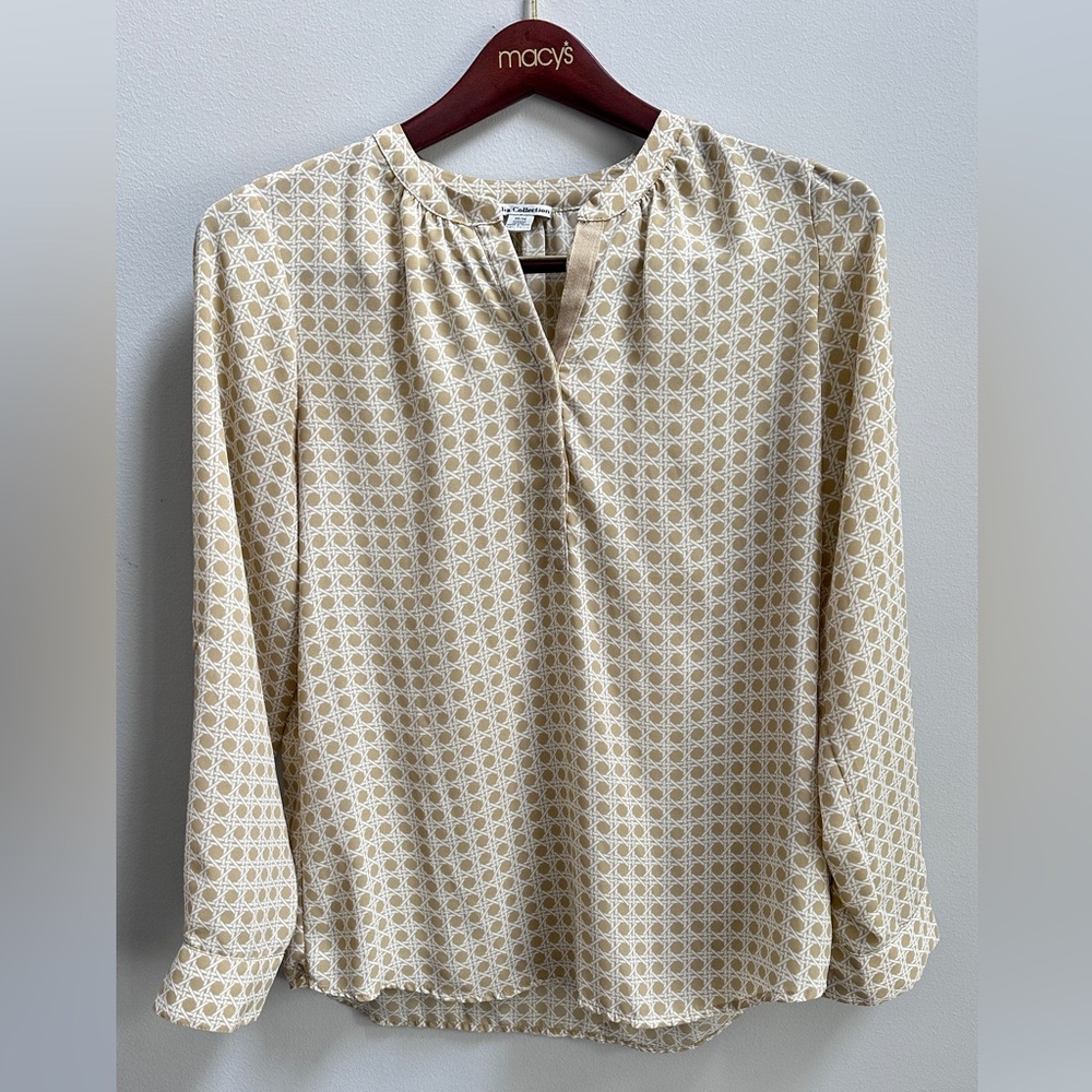 Dalia Collection beige V neck roll tab sleeve top size M